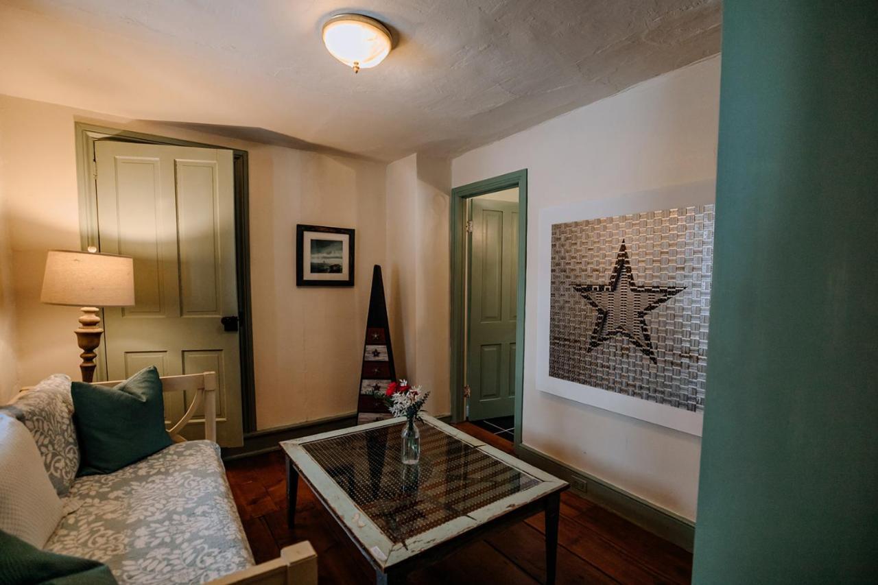 Galvanized America Inn & Art Gallery ดอยล์สทาวน์ ภายนอก รูปภาพ